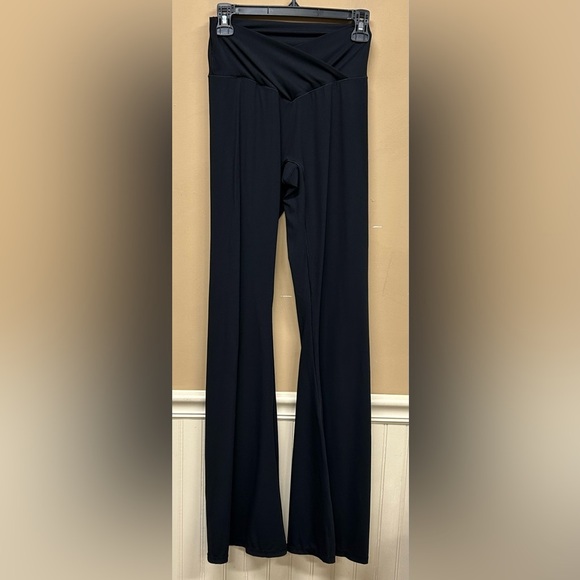 SUNZEL sz M Crossover High Waisted Flare Leggings Pant Black Tummy Control 35" - Picture 1 of 5